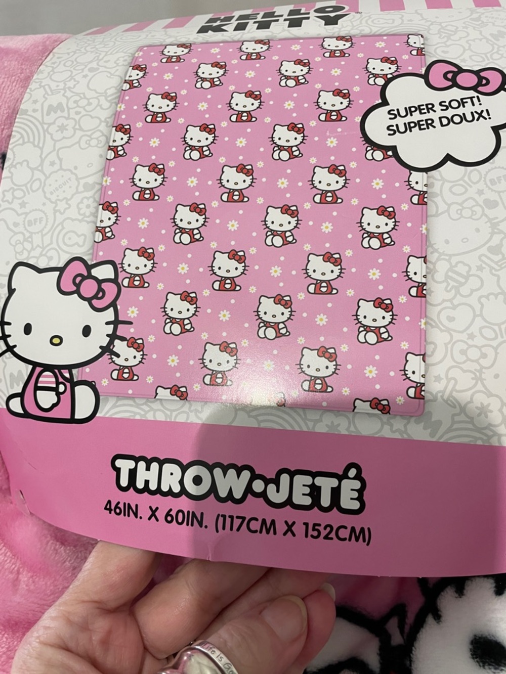 Hello Kitty Pink Patterned Plush Throw Blanket - Picture 15 of 16
